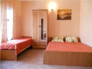 Гостевой дом Inn laguna Николаевка Четырехместный номер с душем-1
